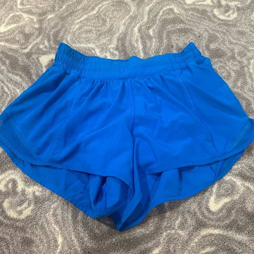 !! Lululemon Hotty Hot shorts 2.5” inseam, color:poolside blue color, size:2 !!